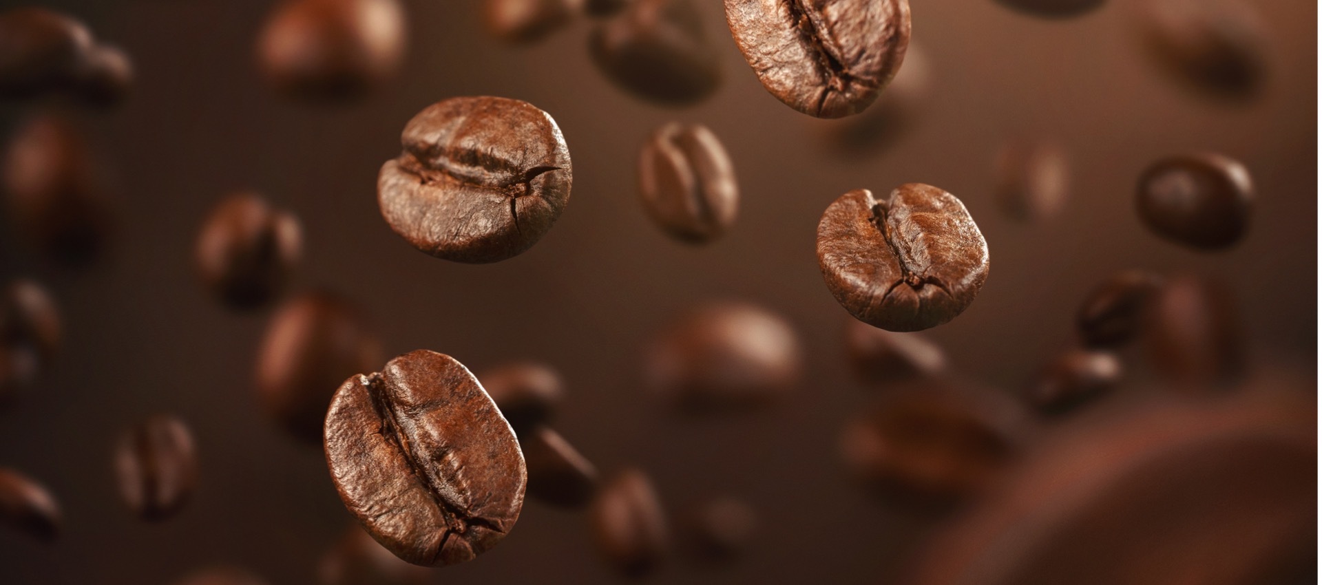 roasted-coffee-beans-falling-down-picture-id1135359711